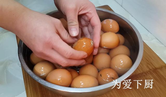 水煮蛋吃膩了？試試雞蛋新做法，比茶葉蛋還好吃