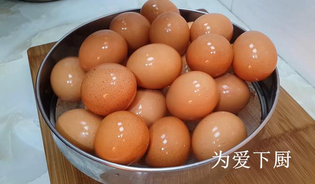 水煮蛋吃膩了？試試雞蛋新做法，比茶葉蛋還好吃