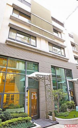 岳虹被笑沒娘「7歲到工地搬磚頭」養家！獨自帶200元闖蕩社會  成功「買2500萬房」送爸反轉人生