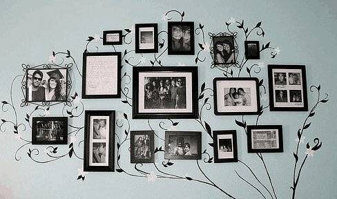 女孩意外剮蹭豪車,車主跟她回家拿錢 進屋後看到牆上的照片,车主一分錢都不要了