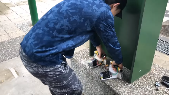 認真當網紅！孫安佐再發影片「用單槓跳月球漫步」大秀肌肉　下一秒「又拿出自製神器」網超傻眼