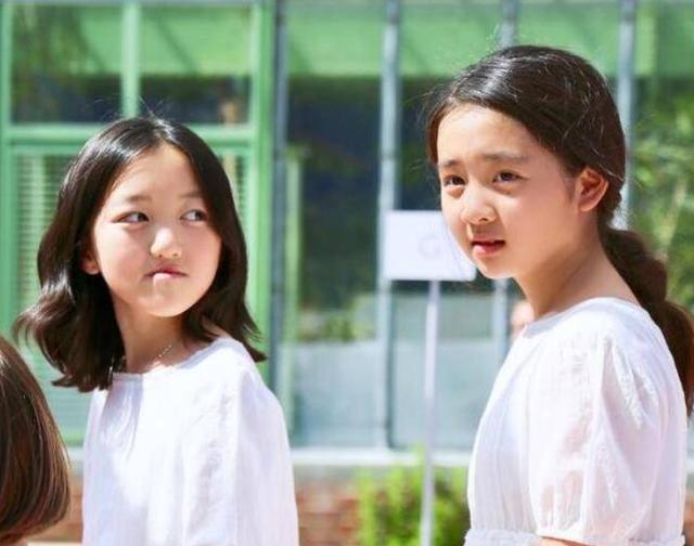 李亞鵬女兒首登雜誌封面「成熟中帶點俏皮」天生模特兒!網嘆:基因太強一家都優秀