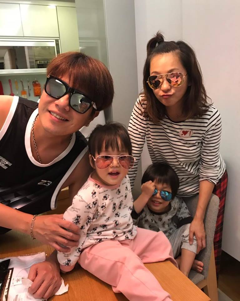 六月曾3度鬧離婚 ！李易「少爺性格」還愛玩…婚姻觸礁找諮詢 「學會退位」如今一家四口超幸福