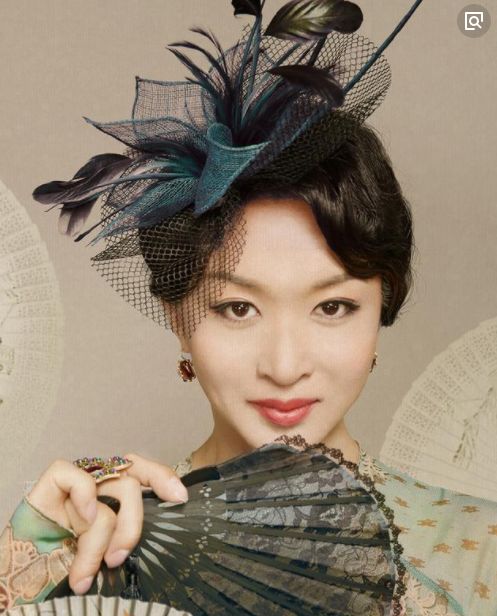 金星都自愧不如！她17歲「男變女」合作周潤發 　絕世容顏「被封最美變性人」：連很多美女也汗顏   