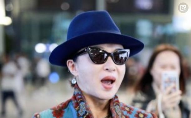 全世界最成功的「變性人」,金星只能算個半成品,她才叫真正的精品!