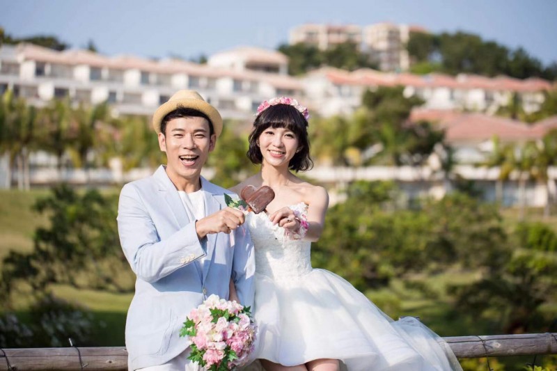 44歲香蕉哥哥要結婚啦!秘戀3年「迎娶草莓姐姐」號召28位哥哥姐姐:YOYO家族第一對夫妻