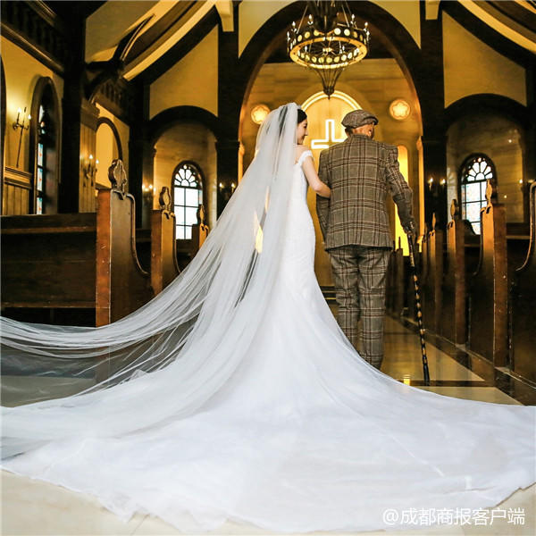 25歲正妹「甜蜜牽87歲老翁拍婚紗」震撼全網 瞞著家人偷拍「真相讓網友秒飆淚」:最重要的愛