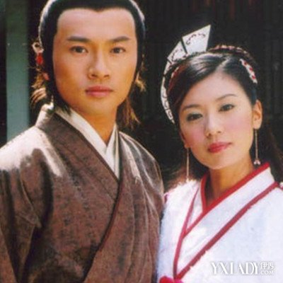 「倚天CP」隔15年合體！ 賈靜雯蘇有朋參加醜毛衣派對… 一點開「左下角亮點」網笑翻：醜到拿冠軍