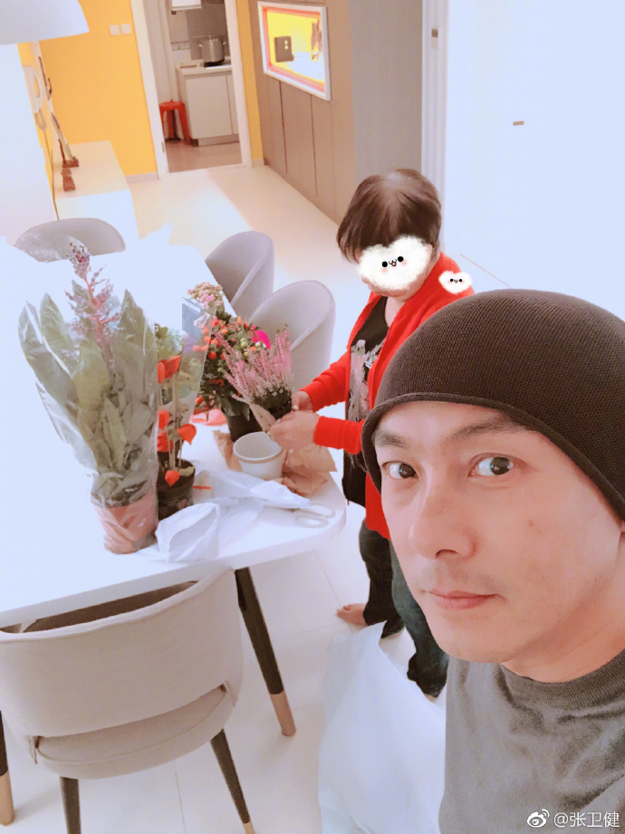 與妻子「沒了小孩」弟弟突然走了…傳言張衛健將退出演藝圈？他親自回應：拍戲的確很傷腦