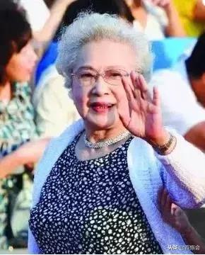 96歲美得一絲不苟!她93歲「上青藏高原」拍戲 長年養身秘訣曝光 :年齡算什麼?