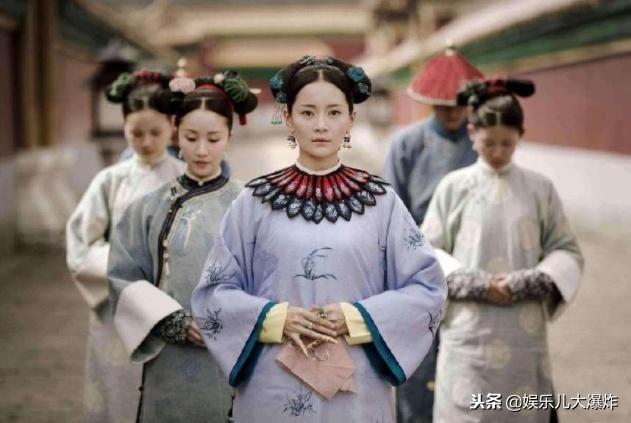 劇裡演「母子」劇外是夫妻，女追男「生雙胞胎」，取名「一模一樣」！