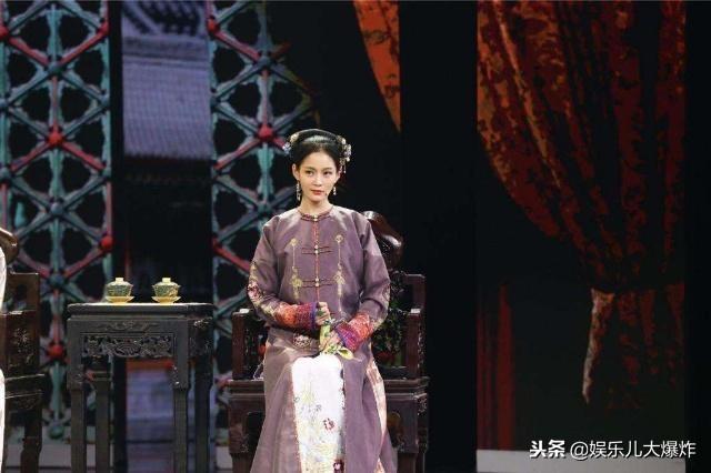 劇裡演「母子」劇外是夫妻，女追男「生雙胞胎」，取名「一模一樣」！