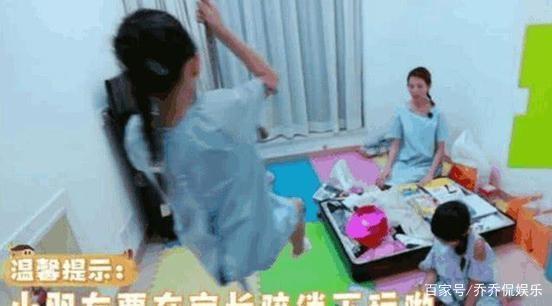 蔡少芬香港住宅曝光，房間狹窄只能放下兩張床：怪不得能火！