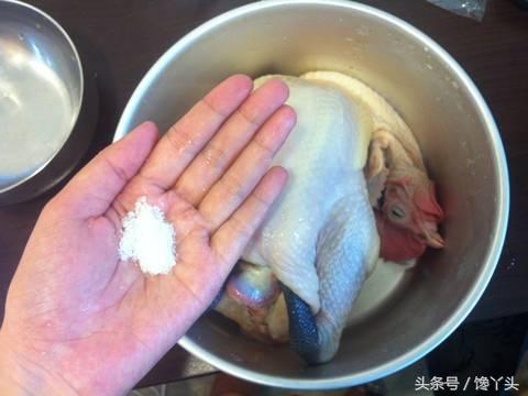 教你用電鍋做「清蒸蒜頭雞」做法簡單    湯汁淋到米飯上超入味