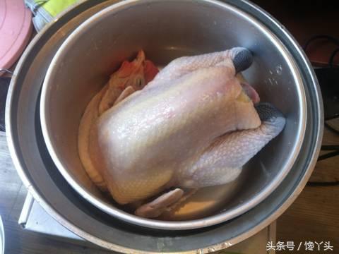 教你用電鍋做「清蒸蒜頭雞」做法簡單    湯汁淋到米飯上超入味