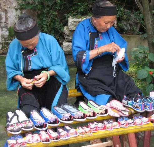 深山驚現「20萬明朝遺民」，仍說明朝官話穿漢服！因一特殊任務，600年來無人發現！