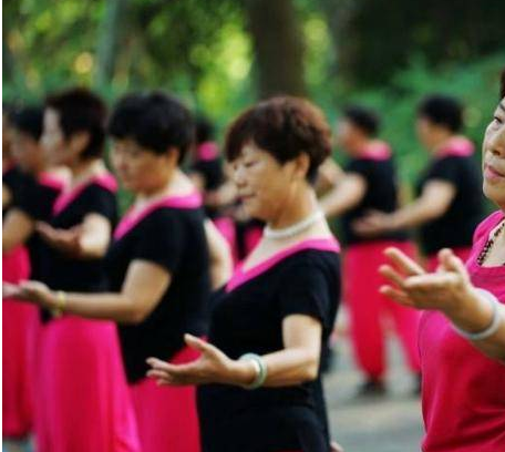 婆婆「堅持不幫忙帶孫子」:我只養兒子不看孫子 ,「5年後想要進兒子家門」 媳婦冷回:養老院大門開著呢