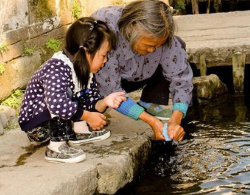 婆婆「堅持不幫忙帶孫子」:我只養兒子不看孫子 ,「5年後想要進兒子家門」 媳婦冷回:養老院大門開著呢