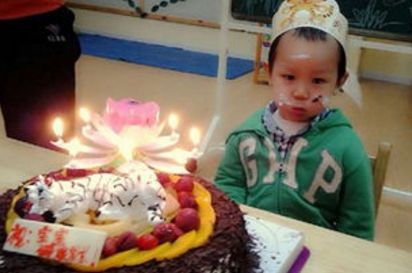 兒子生日鄉下婆婆送來5公斤乾魚，我嫌腥送鄰居，鄰居吃過之後竟連夜搬家