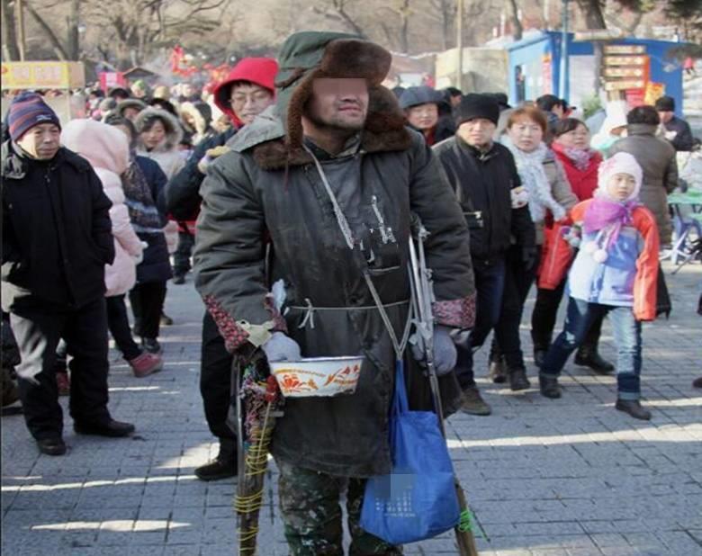 老父心寒提告「兒子每月只給200贍養」卻給乞丐2千　親友一面倒打臉「拿出父親遺照」法院：無理取鬧