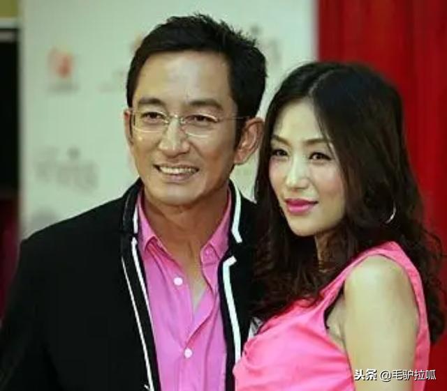 他年近半百「再婚娶20歲嬌妻」 結婚7年「數億家產全敗光」 如今離婚和女兒租屋住?