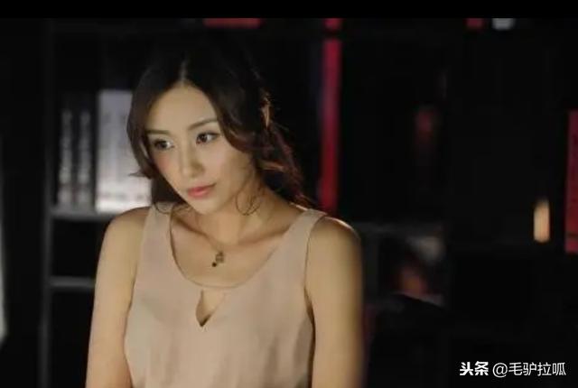 他年近半百「再婚娶20歲嬌妻」 結婚7年「數億家產全敗光」 如今離婚和女兒租屋住?