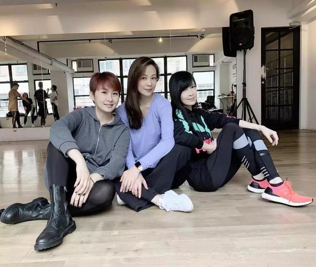 51歲周慧敏罕見曬恩愛! 當年遭背叛選擇原諒…被唱衰「嫁錯人」 如今甜喊「他知道我需要的」