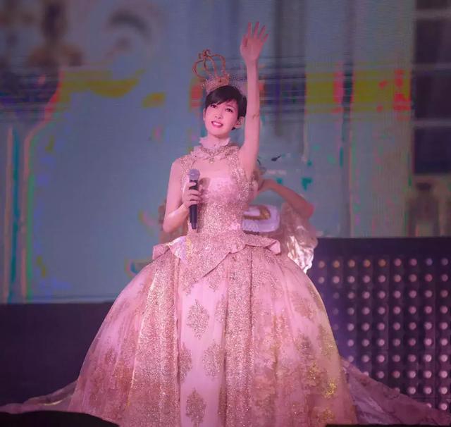 51歲周慧敏罕見曬恩愛! 當年遭背叛選擇原諒…被唱衰「嫁錯人」 如今甜喊「他知道我需要的」