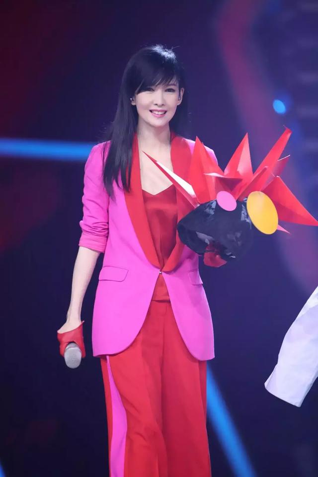 51歲周慧敏罕見曬恩愛! 當年遭背叛選擇原諒…被唱衰「嫁錯人」 如今甜喊「他知道我需要的」