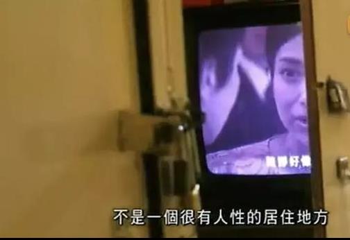 真實版「香港富豪變形記」：擠在1坪的房間睡2天，說出的話讓大家沉默了！