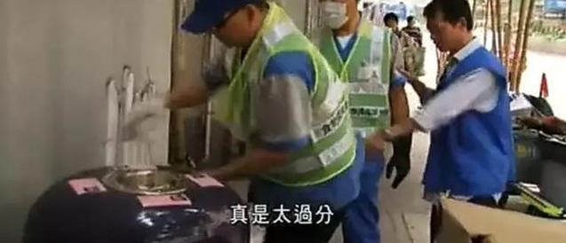 真實版「香港富豪變形記」：擠在1坪的房間睡2天，說出的話讓大家沉默了！