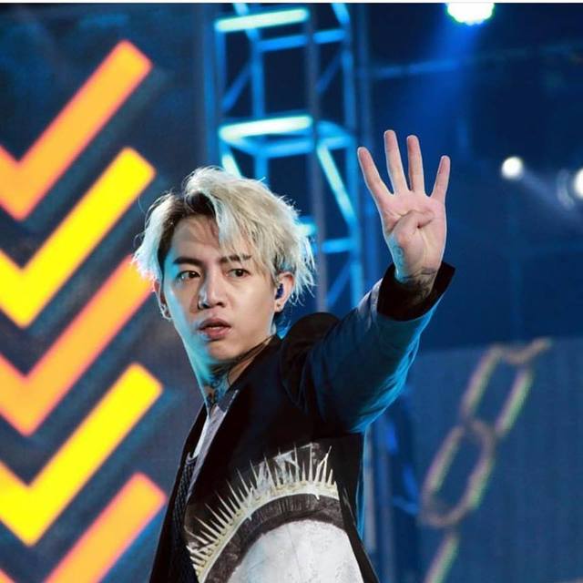 謝和弦跨年喊「我是台灣人....」還沒講完就被卡 柯文哲傻眼「 台灣人哪裡不對?」電視台出面回應