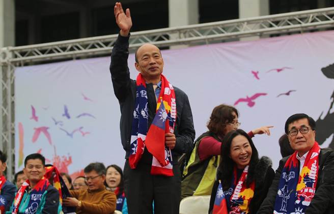 韓流擋不住！攤商賣木瓜牛奶「跨年夜狂銷2萬杯」賺翻！　在地人透露「一個晚上就翻身」被開單也不怕