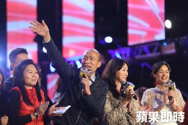 韓流擋不住！攤商賣木瓜牛奶「跨年夜狂銷2萬杯」賺翻！　在地人透露「一個晚上就翻身」被開單也不怕