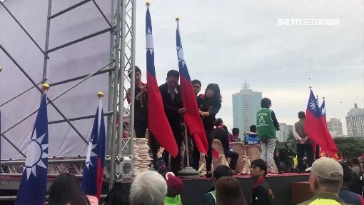 韓流擋不住！攤商賣木瓜牛奶「跨年夜狂銷2萬杯」賺翻！　在地人透露「一個晚上就翻身」被開單也不怕