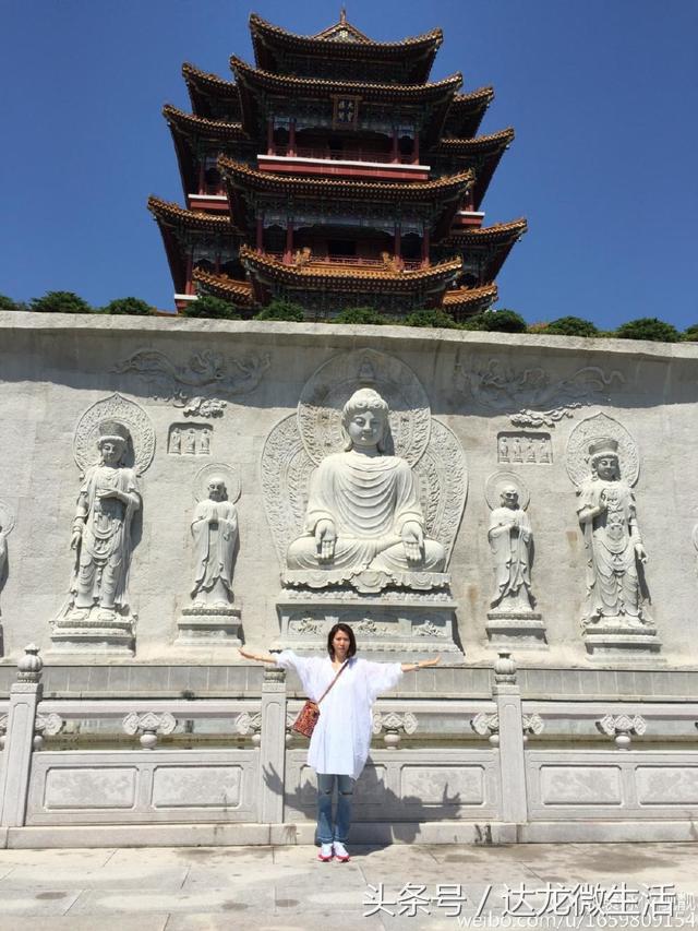 張智霖夫妻「上山拜佛留影」拉近一看顯神蹟　雲中見「觀音菩薩踏蓮降福」：太幸運了