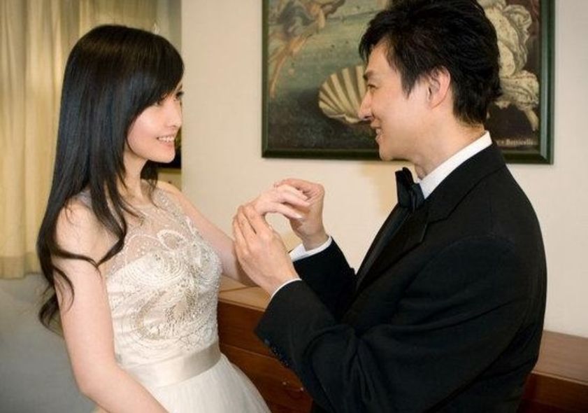 51歲周慧敏罕見曬恩愛! 當年遭背叛選擇原諒…被唱衰「嫁錯人」 如今甜喊「他知道我需要的」