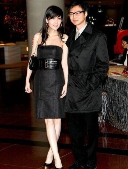 51歲周慧敏罕見曬恩愛! 當年遭背叛選擇原諒…被唱衰「嫁錯人」 如今甜喊「他知道我需要的」