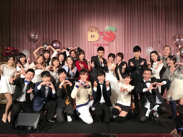 兒童界最大盛事!28位水果家族大合體網淚崩 香蕉哥哥大婚甜親草莓姐姐拼做人:小孩越多越好