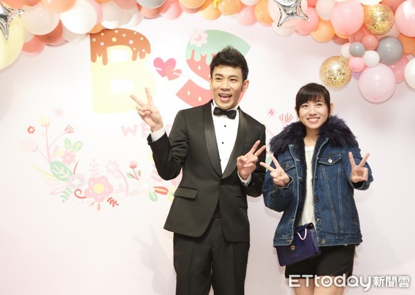 兒童界最大盛事!28位水果家族大合體網淚崩 香蕉哥哥大婚甜親草莓姐姐拼做人:小孩越多越好