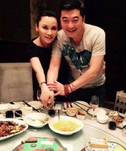 「26歲拿影后」嫁給演員丈夫淡圈　老公出道31年無緋聞「被寵成公主般」