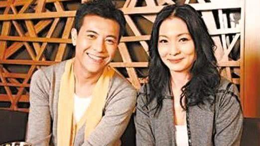 他是香港一線歌手   為「重病妻」放棄事業！四處奔波籌醫藥費 曾崩潰大哭：不願再送她進手術室