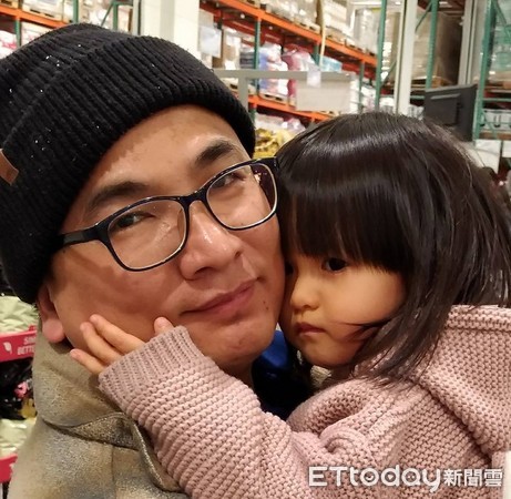 女友走了留下四個女兒...李基銘「獨自撫養8年」！45歲「當單親阿公」好幸福：沒有血緣卻更親