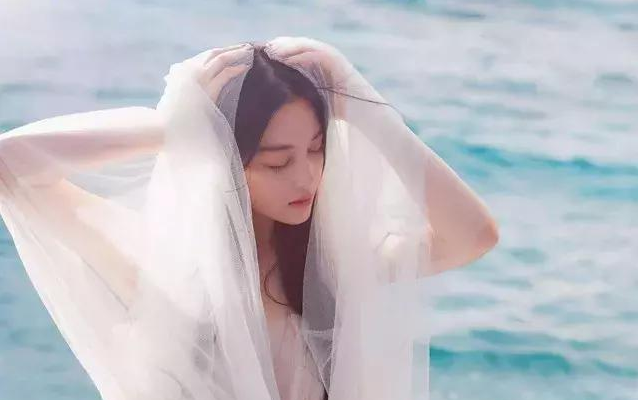 女明星泳裝照：熱巴60分，趙麗穎80分，最後一位120分！