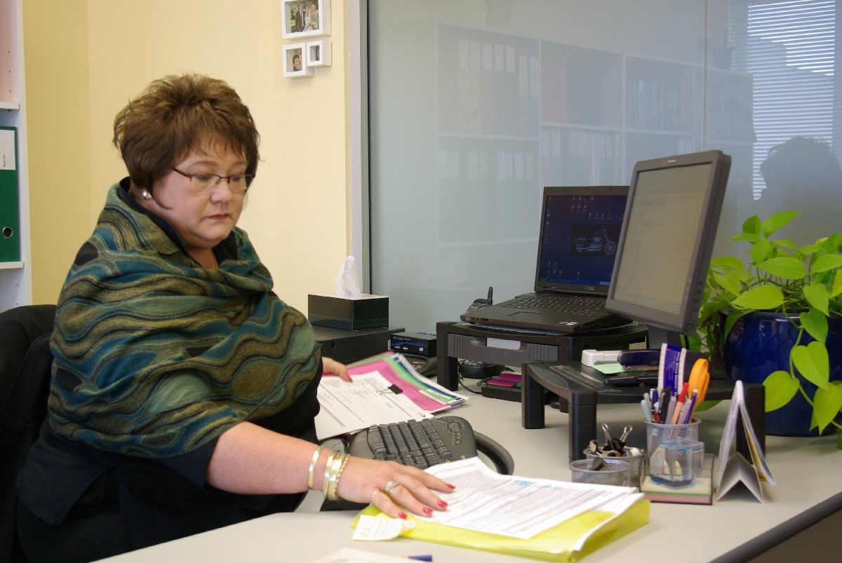 上吐下瀉請病假！主管暴怒：立刻來上班　她硬撐到公司「在桌上留下最精彩復仇」網友拍手叫好