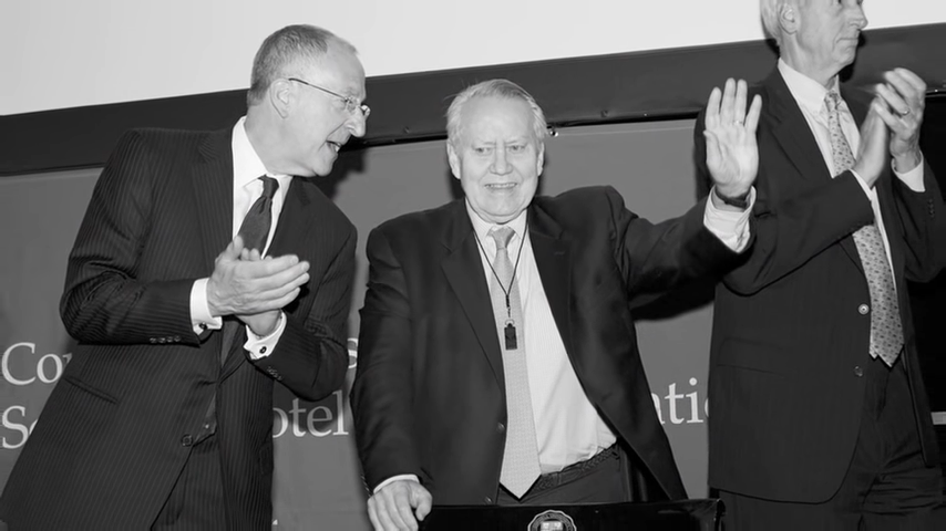 億萬富商卻「租房子搭公車」連巴菲特都拜他為師!如今「豪捐80億美金」:天堂不需要錢