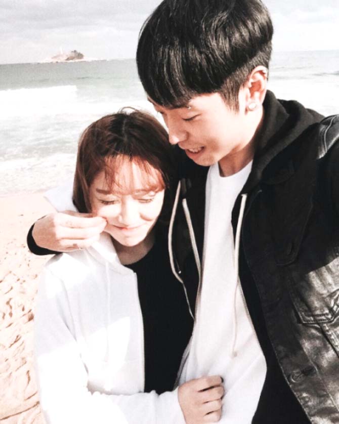 她牽4歲弟弟路過「小情侶放閃對話超尷尬」　正想走「弟弟超真性情回話」飆破5千讚：小孩不會說謊！