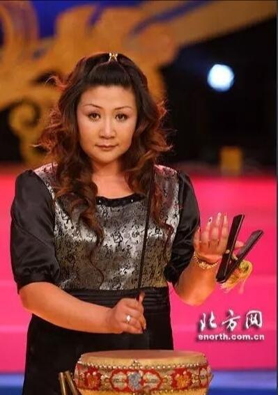 她不顧家人反對下嫁郭德剛！賣車替丈夫事業應急 走過貧窮被「視如珍寶捧手心」