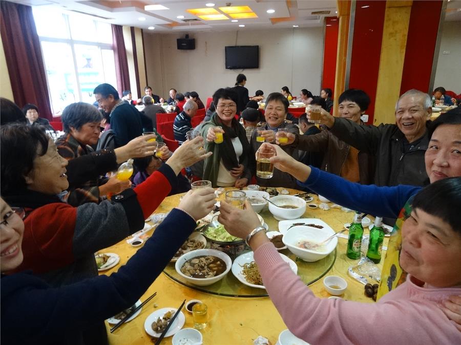 兒媳懷孕六個月,婆婆笑稱:生男孩就獎勵5萬!結果生下孩子後兒媳成了百萬富翁!