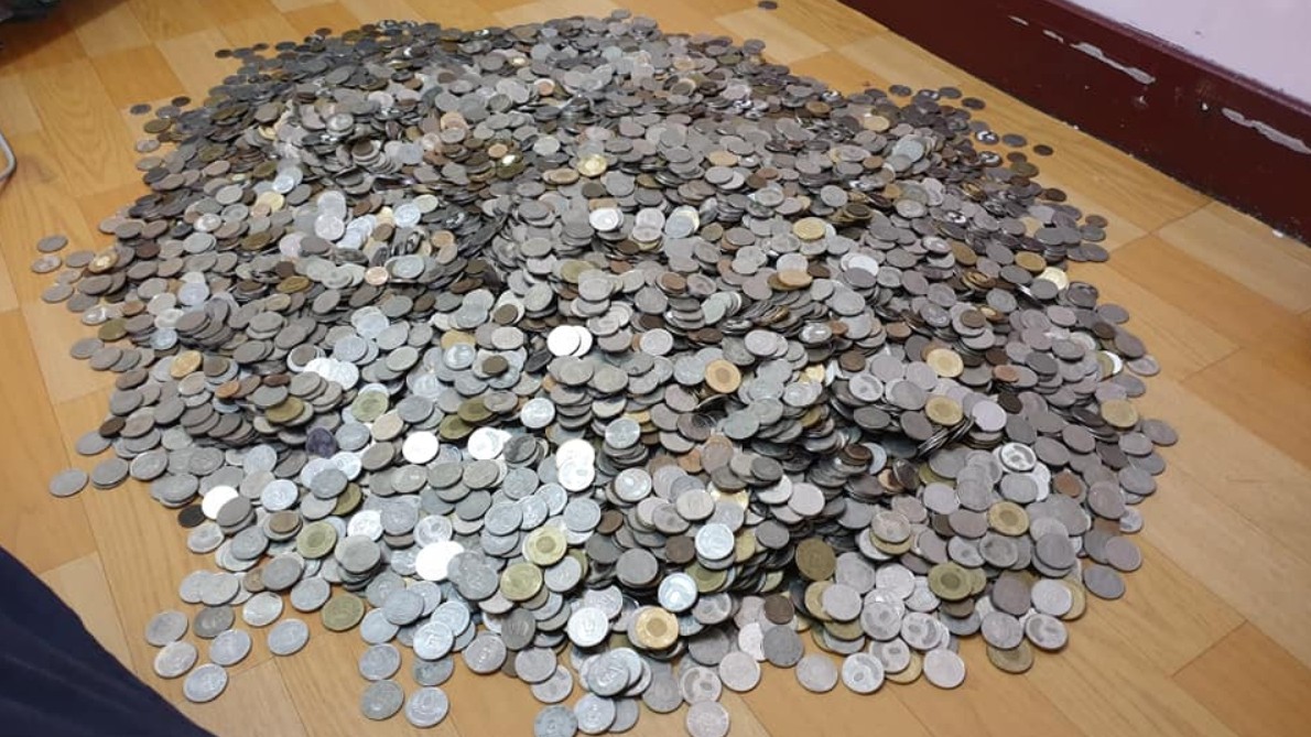 他省吃儉用堅持「365存錢法」1年存爆六撲滿！年終打開一看「爽領13萬大紅包」